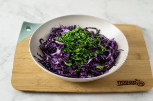 Салат с краснокочанной капустой