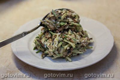 Салат «Муравейник» из картофельной соломки со шпротами Салат «Муравейник» из картофельной соломки со шпротами
