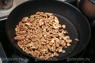 Пасхальный венок с грецкими орехами и корицей Пасхальный венок с грецкими орехами и корицей