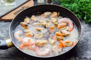 Рис с мидиями и креветками Рис с мидиями и креветками