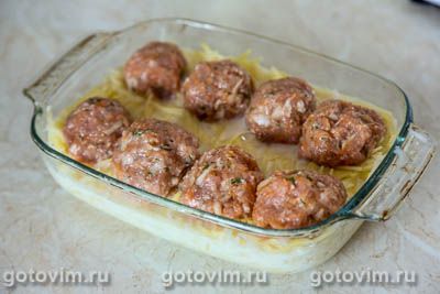 Запеканка из тертой картошки с мясными фрикадельками Запеканка из тертой картошки с мясными фрикадельками