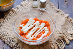 Слоеный салат с тунцом и яблоком Слоеный салат с тунцом и яблоком