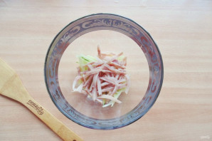Итальянский салат с фунчозой Итальянский салат с фунчозой