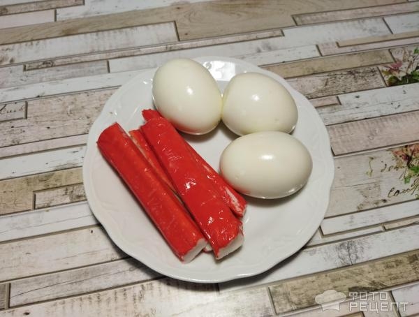 Рецепт: Легкий салат с крабовыми палочками - с добавлением сельдерея Рецепт: Легкий салат с крабовыми палочками - с добавлением сельдерея