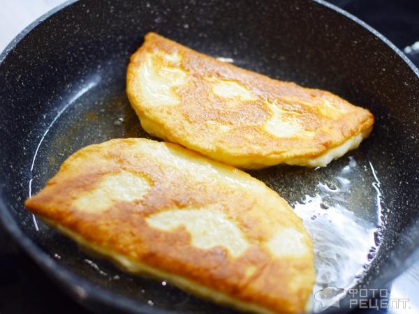 Рецепт: Жареные пирожки с картофелем - "Лапти" на сковороде. Вкусно и сытно! Рецепт: Жареные пирожки с картофелем - "Лапти" на сковороде. Вкусно и сытно!