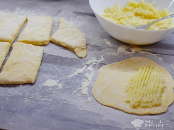 Рецепт: Жареные пирожки с картофелем - "Лапти" на сковороде. Вкусно и сытно! Рецепт: Жареные пирожки с картофелем - "Лапти" на сковороде. Вкусно и сытно!