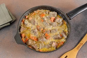 Говяжья печень тушеная с сельдереем Говяжья печень тушеная с сельдереем