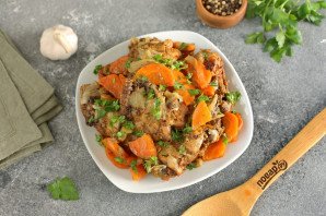 Курица с овощами в собственном соку Курица с овощами в собственном соку