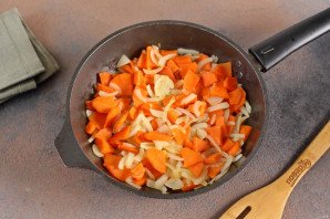 Говяжья печень тушеная с сельдереем Говяжья печень тушеная с сельдереем