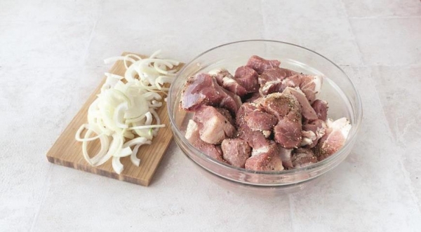 Классический шашлык из свинины с луком, пошаговый рецепт с фото Классический шашлык из свинины с луком, пошаговый рецепт с фото