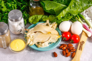 Салат с миндалем и курицей Салат с миндалем и курицей