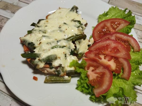 Рецепт: Куриное филе со стручковой фасолью - под творожной заливкой в духовке