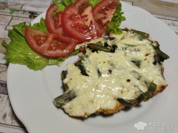Рецепт: Куриное филе со стручковой фасолью - под творожной заливкой в духовке