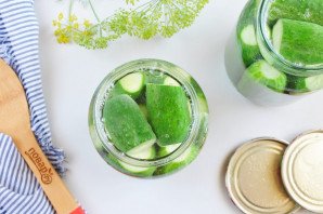 Маринованные огурцы в литровых банках Маринованные огурцы в литровых банках