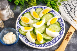 Салат с раковыми шейками и авокадо Салат с раковыми шейками и авокадо