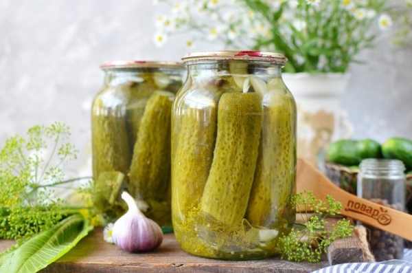 Маринованные огурцы в литровых банках Маринованные огурцы в литровых банках