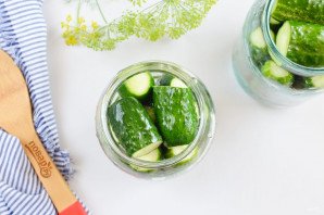 Маринованные огурцы в литровых банках Маринованные огурцы в литровых банках