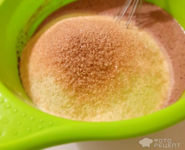 Рецепт: Мини-шарлотка - Шоколадная мини-шарлотка с кусочками яблок, в виде кексиков, в микроволновке. Рецепт: Мини-шарлотка - Шоколадная мини-шарлотка с кусочками яблок, в виде кексиков, в микроволновке.