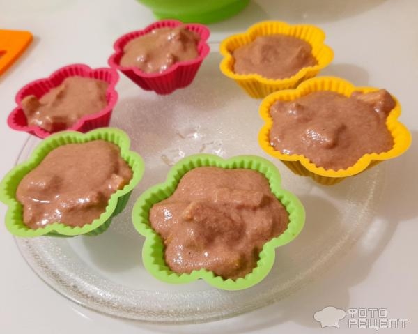 Рецепт: Мини-шарлотка - Шоколадная мини-шарлотка с кусочками яблок, в виде кексиков, в микроволновке. Рецепт: Мини-шарлотка - Шоколадная мини-шарлотка с кусочками яблок, в виде кексиков, в микроволновке.