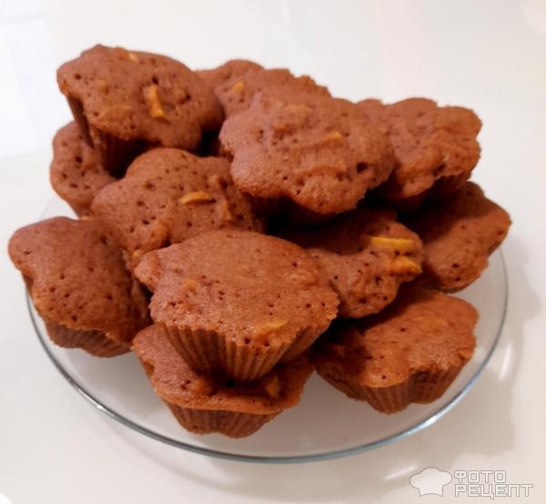 Рецепт: Мини-шарлотка - Шоколадная мини-шарлотка с кусочками яблок, в виде кексиков, в микроволновке. Рецепт: Мини-шарлотка - Шоколадная мини-шарлотка с кусочками яблок, в виде кексиков, в микроволновке.