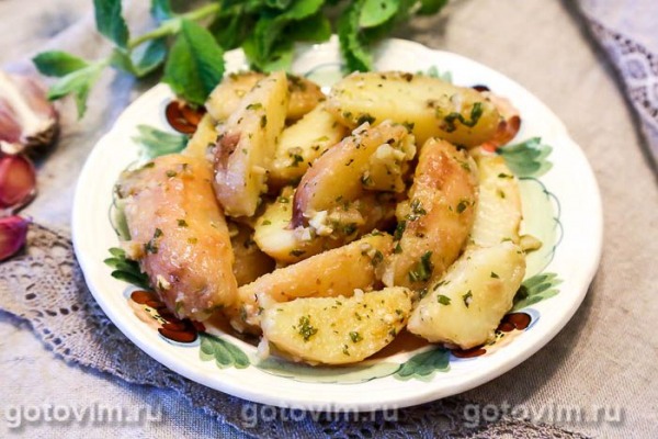 Молодой картофель с мятой и чесноком Молодой картофель с мятой и чесноком