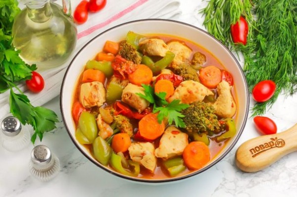 Куриная грудка, тушеная с овощами Куриная грудка, тушеная с овощами