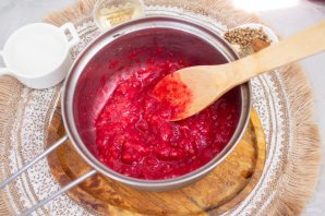 Соус к мясу из красной смородины Соус к мясу из красной смородины