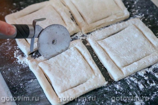 Слойки с творогом и нектаринами Слойки с творогом и нектаринами