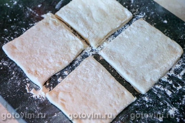 Слойки с творогом и нектаринами Слойки с творогом и нектаринами