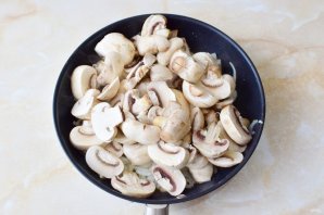 Шампиньоны с луком Шампиньоны с луком