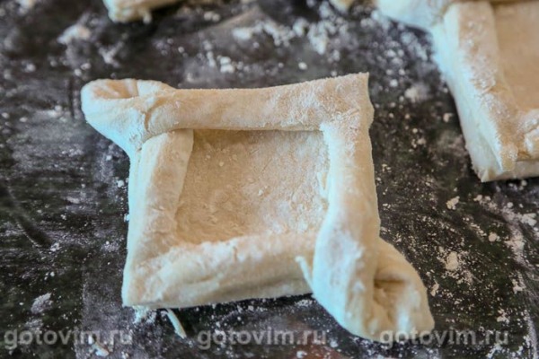 Слойки с творогом и нектаринами Слойки с творогом и нектаринами