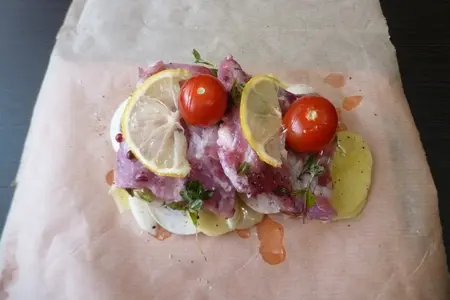 Ароматные рёбрышки с овощами, запеченные в пергаменте Ароматные рёбрышки с овощами, запеченные в пергаменте