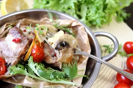Ароматные рёбрышки с овощами, запеченные в пергаменте Ароматные рёбрышки с овощами, запеченные в пергаменте