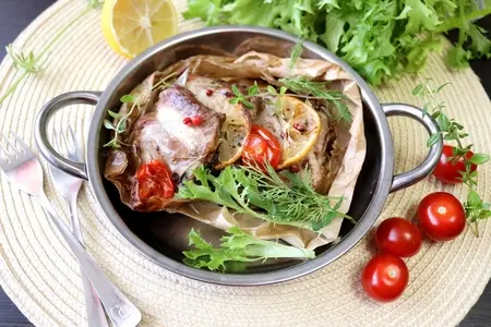 Ароматные рёбрышки с овощами, запеченные в пергаменте Ароматные рёбрышки с овощами, запеченные в пергаменте
