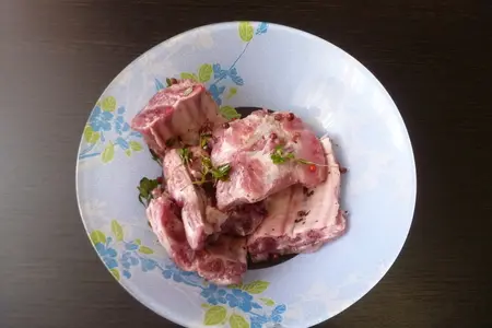 Ароматные рёбрышки с овощами, запеченные в пергаменте Ароматные рёбрышки с овощами, запеченные в пергаменте