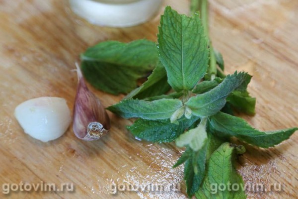 Молодой картофель с мятой и чесноком Молодой картофель с мятой и чесноком