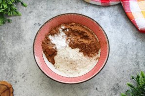 Шоколадный торт с малиной и голубикой Шоколадный торт с малиной и голубикой