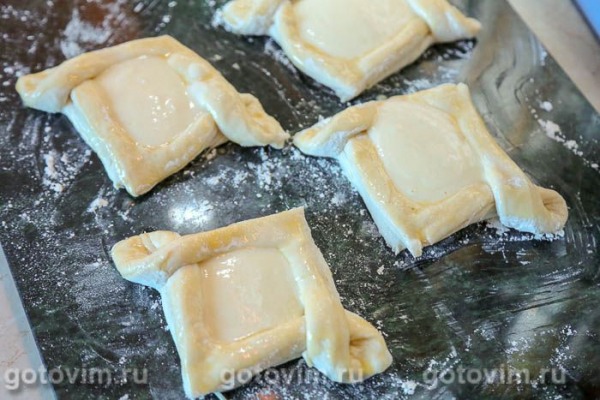 Слойки с творогом и нектаринами Слойки с творогом и нектаринами
