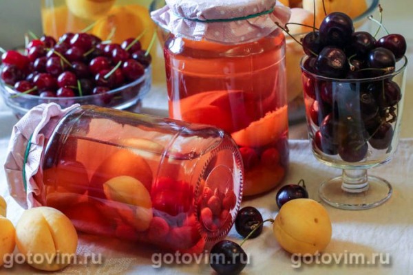 Компот из абрикосов и вишни Компот из абрикосов и вишни