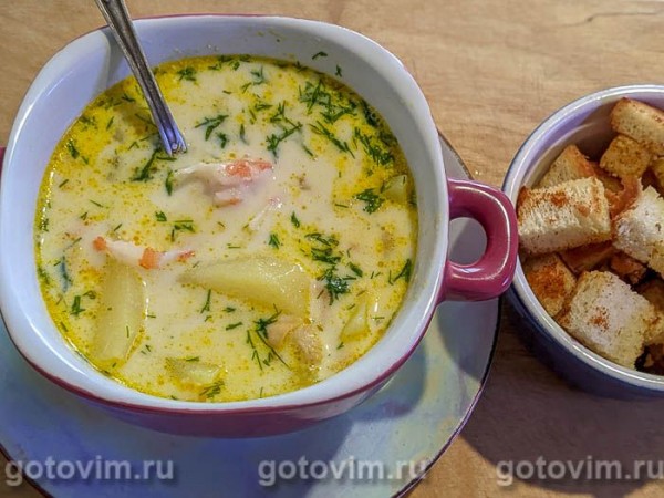 Сырный суп с овощами, креветками и мидиями Сырный суп с овощами, креветками и мидиями