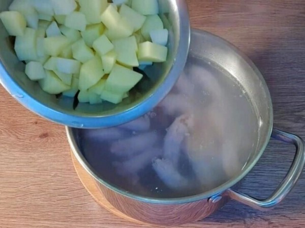 Cуп из куриных шеек с рисом Cуп из куриных шеек с рисом