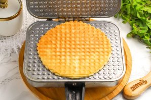 Вафельные трубочки в вафельнице Вафельные трубочки в вафельнице