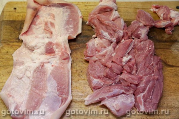 Рулет из свиной рульки с жареными лисичками Рулет из свиной рульки с жареными лисичками