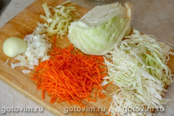 Мясные щи с фасолью, квашеной и свежей капустой Мясные щи с фасолью, квашеной и свежей капустой