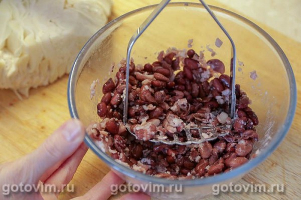 Мясные щи с фасолью, квашеной и свежей капустой Мясные щи с фасолью, квашеной и свежей капустой