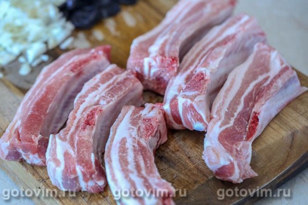 Свиные ребрышки с черносливом в духовке Свиные ребрышки с черносливом в духовке