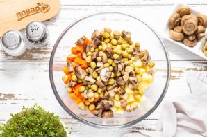 Винегрет с маринованными грибами Винегрет с маринованными грибами