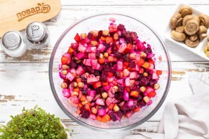 Винегрет с маринованными грибами Винегрет с маринованными грибами