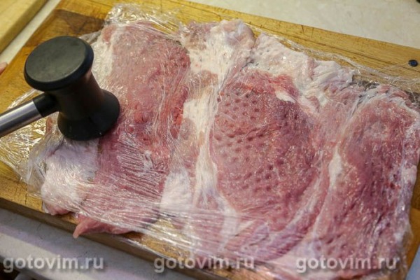 Рулет из свинины с острым перцем, беконом и сыром Рулет из свинины с острым перцем, беконом и сыром
