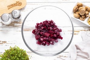 Винегрет с маринованными грибами Винегрет с маринованными грибами